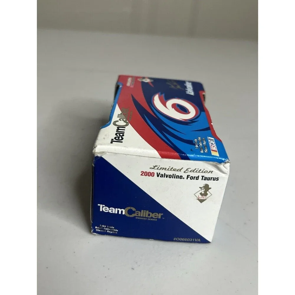 Team Caliber Owners Series Limited Ed 1:64 Diecast 2000 Valvoline #6 Mark Martin